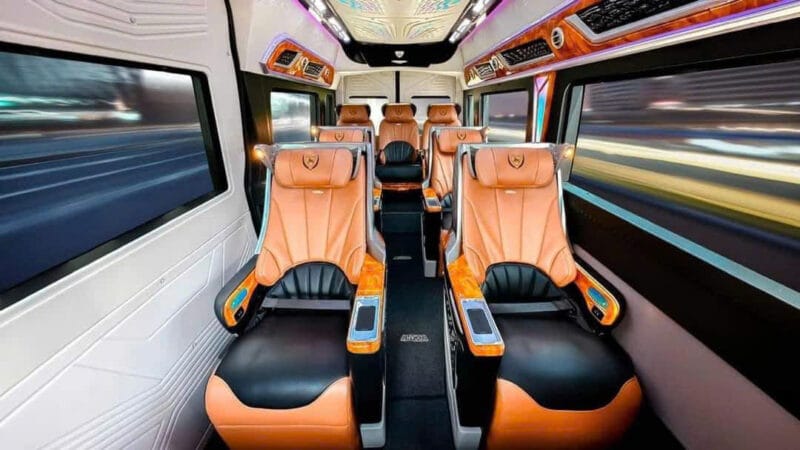 Dcar limousine 10 Chỗ
