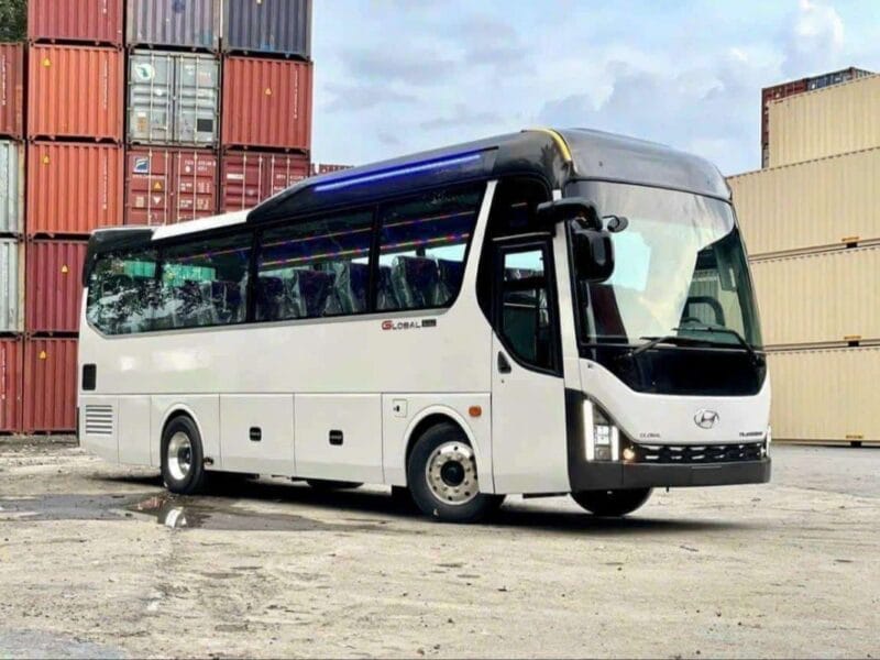 Thaco 29 chỗ đi lễ chùa