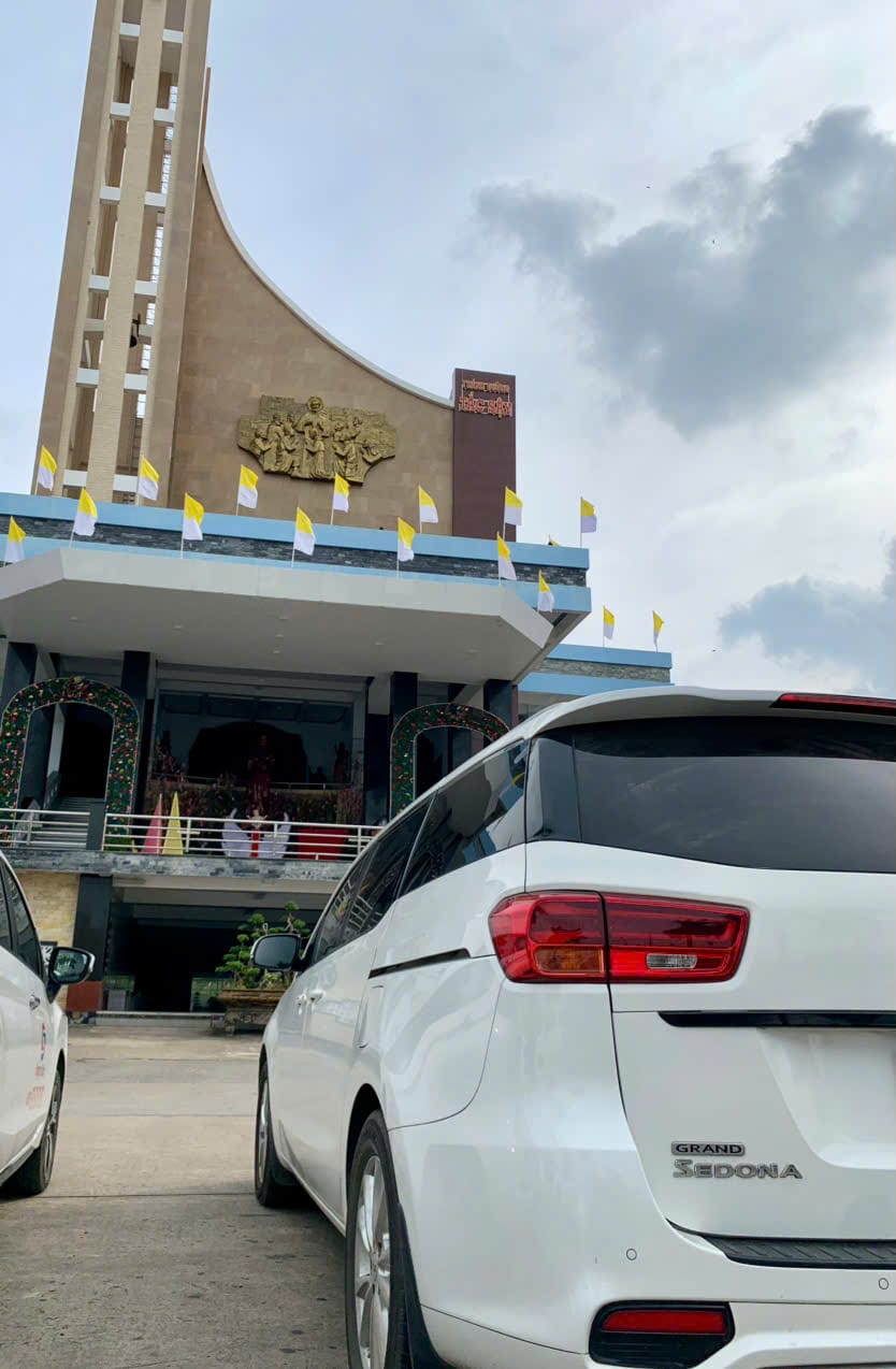 Khám Phá Mọi Nơi HCM Với Dịch Vụ Thuê Xe 7 Chỗ Chuyên Nghiệp Của Tín Quân Travel